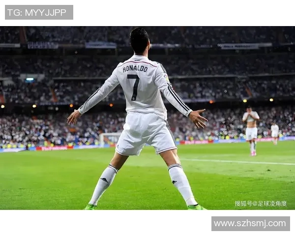 足球场上的狂人风采：从梅西到C罗谁才是最狂球星的代名词