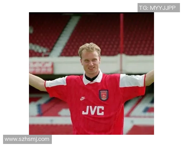 足球明星风采尽显，足坛传奇人物精彩瞬间回顾与荣耀时刻展示