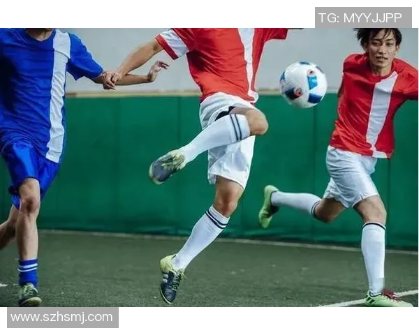 足球球星花式动作大揭秘 从技巧到创意解析球场上的精彩瞬间